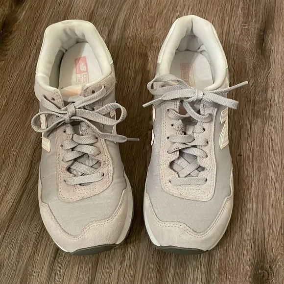 New balance sneakers size - 7US - Picture 1 of 4